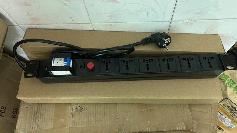 Các loại thanh nguồn PDU và ổ cắm điện cho tủ rack