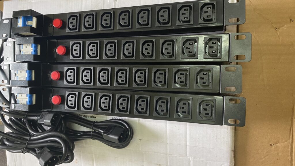 Các loại thanh nguồn PDU và ổ cắm điện cho tủ rack